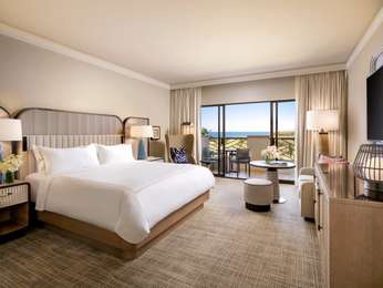 FAIRMONT GOLD DELUXE OCEAN VIEW MOBILITY,HEARING ACCESSIBLE ROLL IN SHOWER 1 KING, 522 S, 48SM