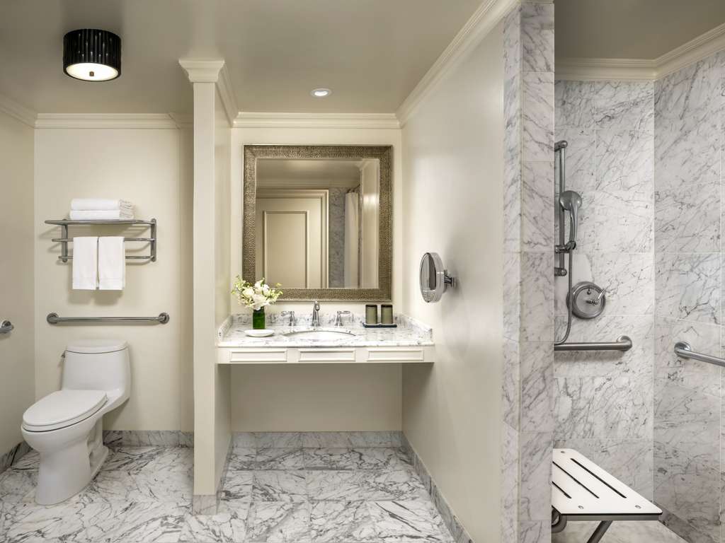 FAIRMONT GOLD DELUXE VUE OCÉAN PMR MALENTENDANTS DOUCHE ACCESSIBLE EN FAUTEUIL KING SIZE 48 m² — photo 3