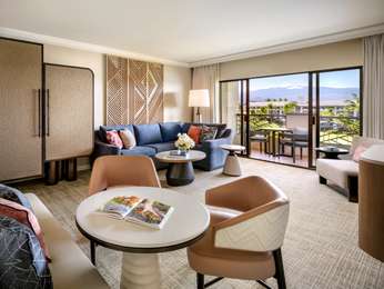 FAIRMONT GOLD ONE BEDROOM SUITE MOBILITY,HEARING ACCESSIBLE ROLL IN SHOWER 1 KING, 1050SF 97SM