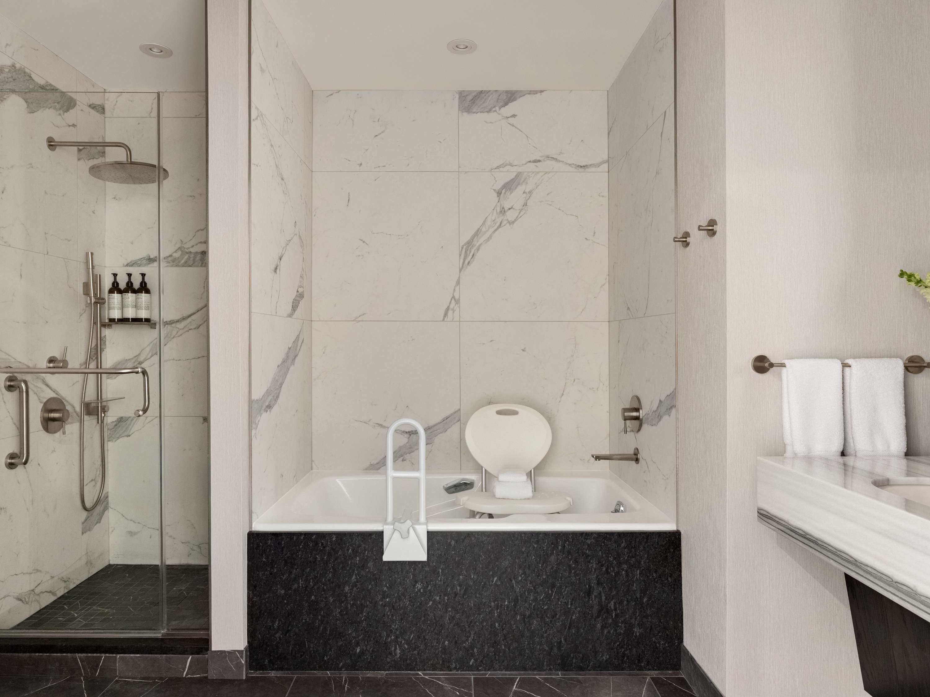 Deluxe Mount Temple King