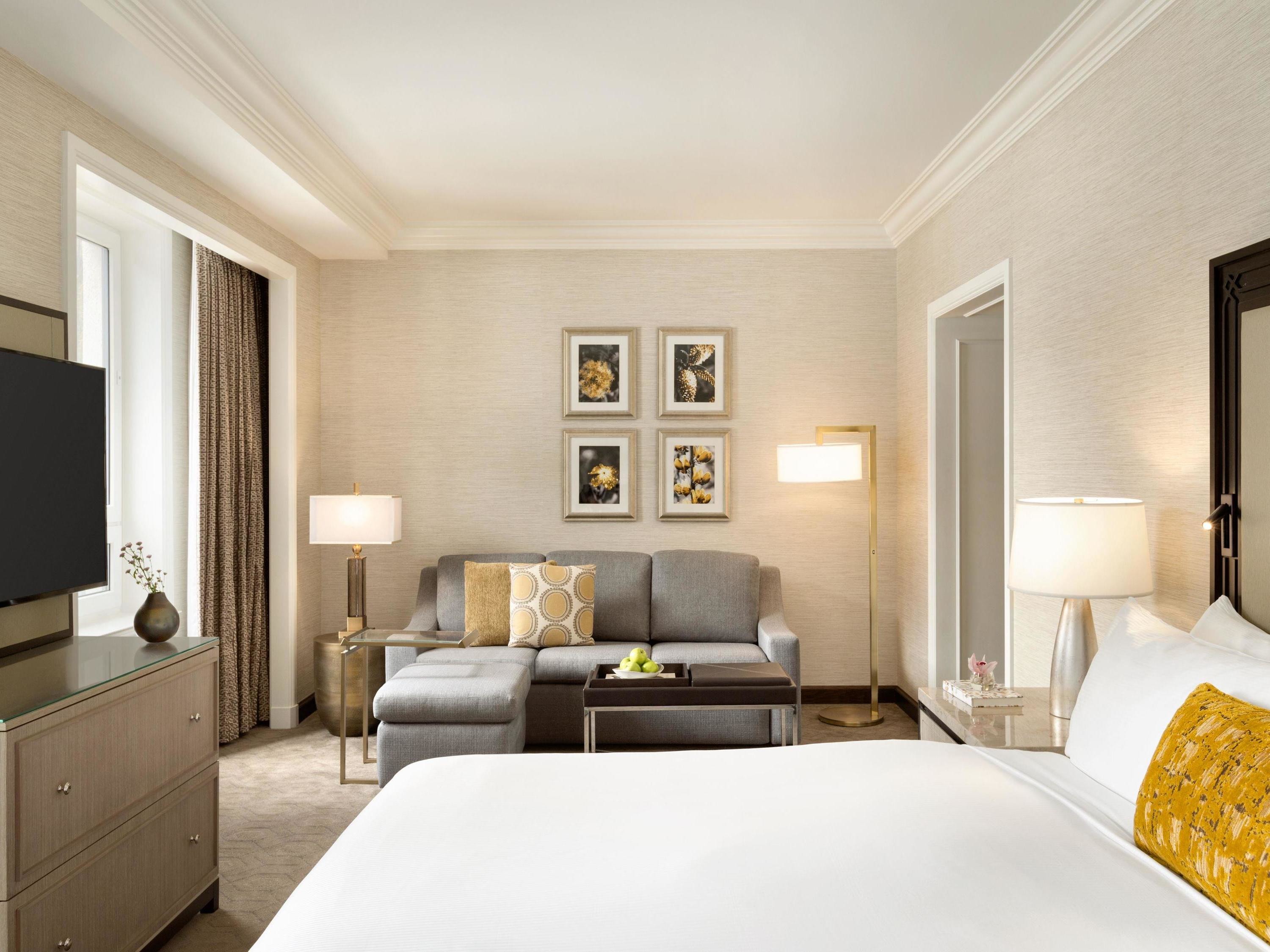 Fairmont Gold Jr Lakeview Suite