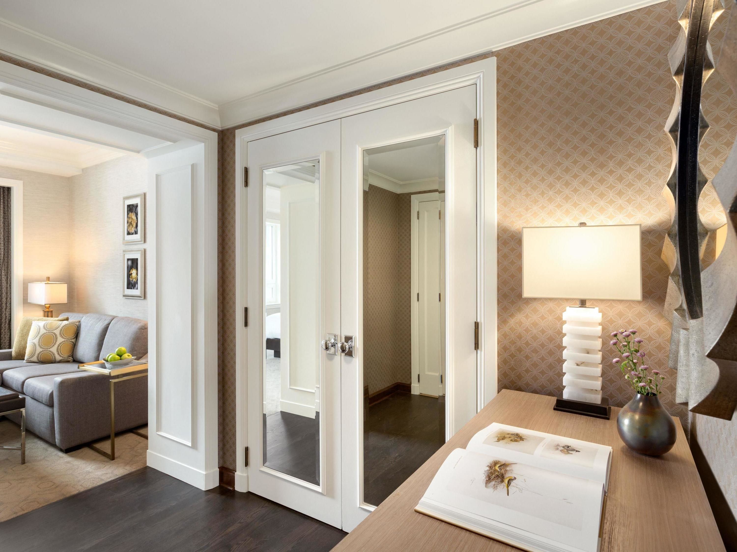 Fairmont Gold Jr Lakeview Suite