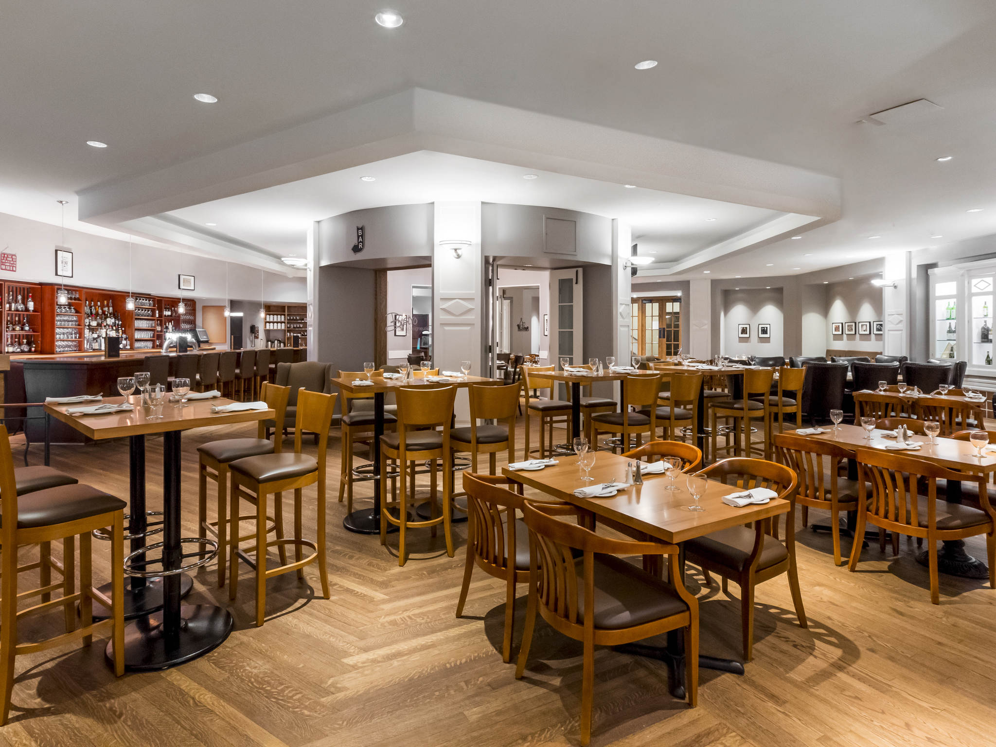 Ля бистро. Ля бистро. Оливье бистро ростов на дону. Ла газетта волгоград красноармейский район. Бистро гаврош ростов на дону.