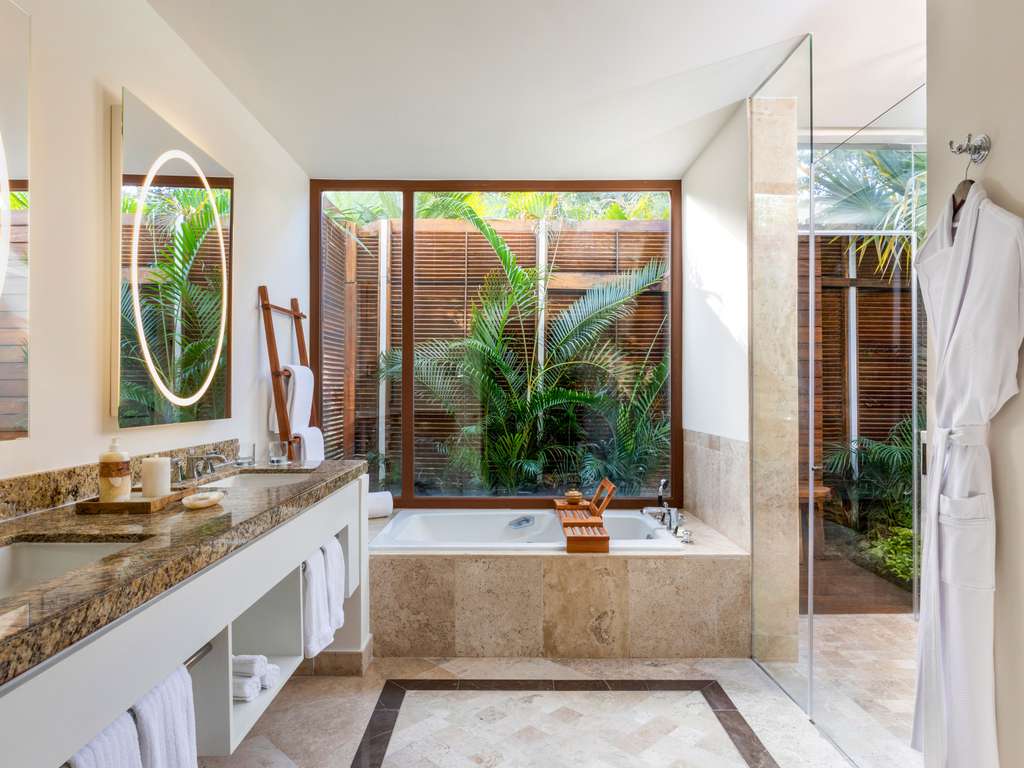 BEACH FRONT CASITA 2 Queen- 46 m², escalier privé vers la plage et service Balam Butler. — photo 2