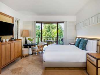 DELUXE CASITA King- 458SF,42SM, garden view, furnished terrace, tub and shower.