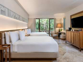 DELUXE CASITA 2 Queen- 504SF,46SM, garden view, furnished terrace, tub and shower.