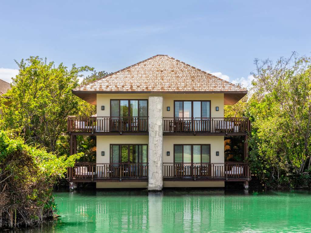 SIGNATURE CASITA Queen - 42 m², vue sur le lagon, terrasse meublée et service de Balam Butler. — photo 2