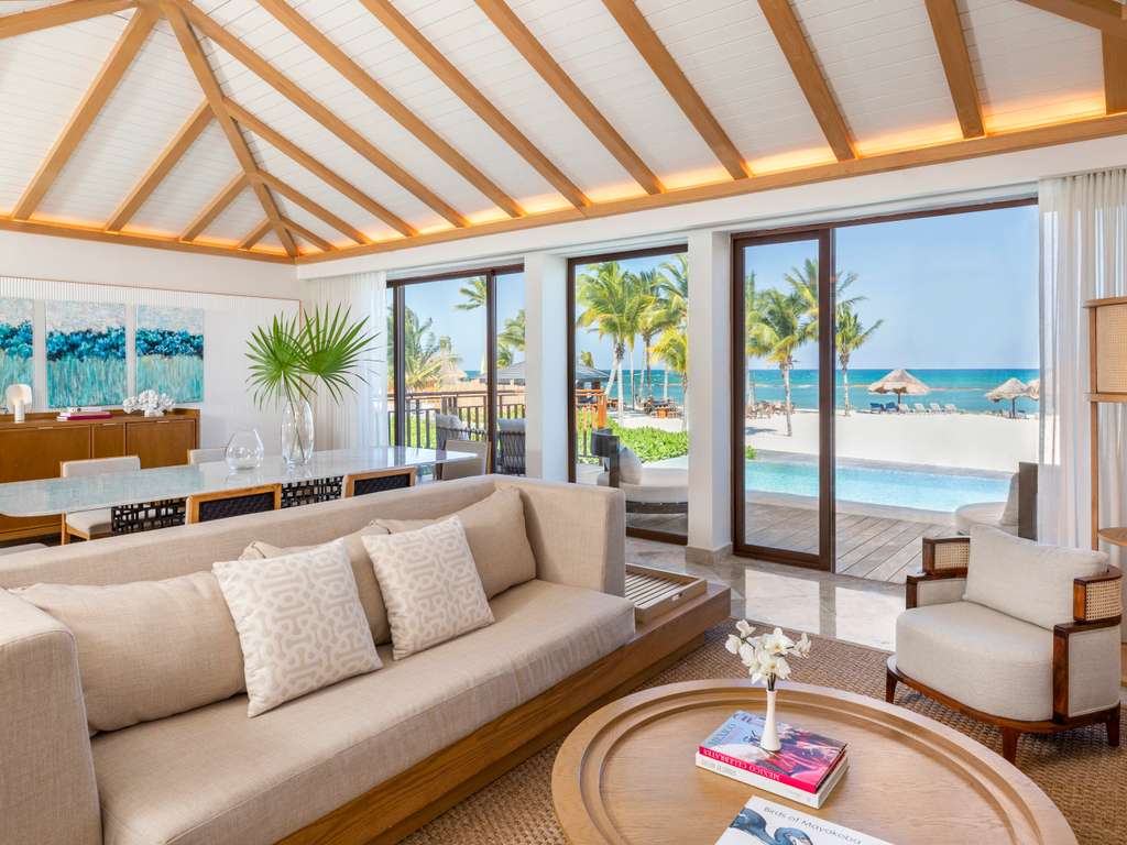 BEACH FRONT PREMIUM SUITE King - 99 m², piscine, repas et service Balam Butler. — photo 2