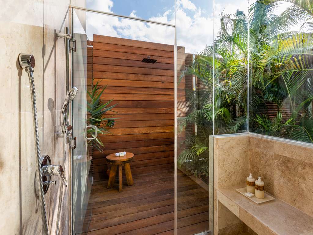 BEACH FRONT PREMIUM SUITE King - 99 m², piscine, repas et service Balam Butler. — photo 5