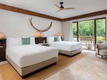 SIGNATURE CASITA SUITE 2 Queen- 1003SF,93SM, lagoon view,living room and Balam Butler service.