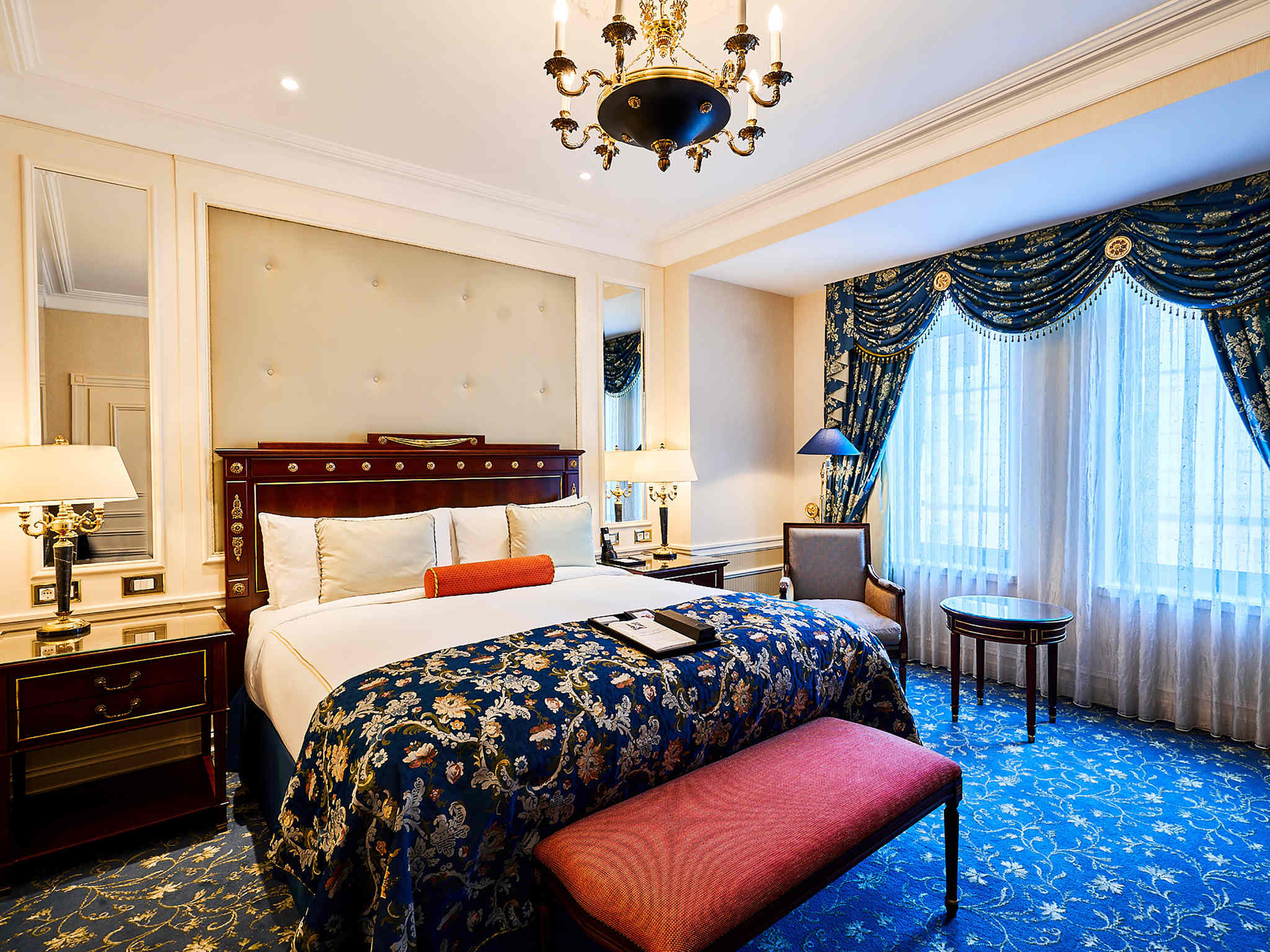 Гранд отель похожие. Fairmont Grand Hotel Kyiv. Fairmont Киев. Fairmont Room King. Фэрмонт отель Deluxe King Room City view.