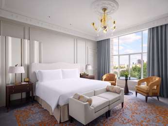 ONE BEDROOM SUITE PARTIAL RIVER VIEW King - 549sf, 51sm. Separate Living Room