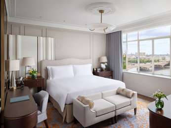 ONE BEDROOM RIVER VIEW SUITE King - 656sf, 61sm. Personal Butler and Separate Living Room