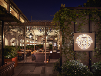 Photo du restaurant Raffles Courtyard