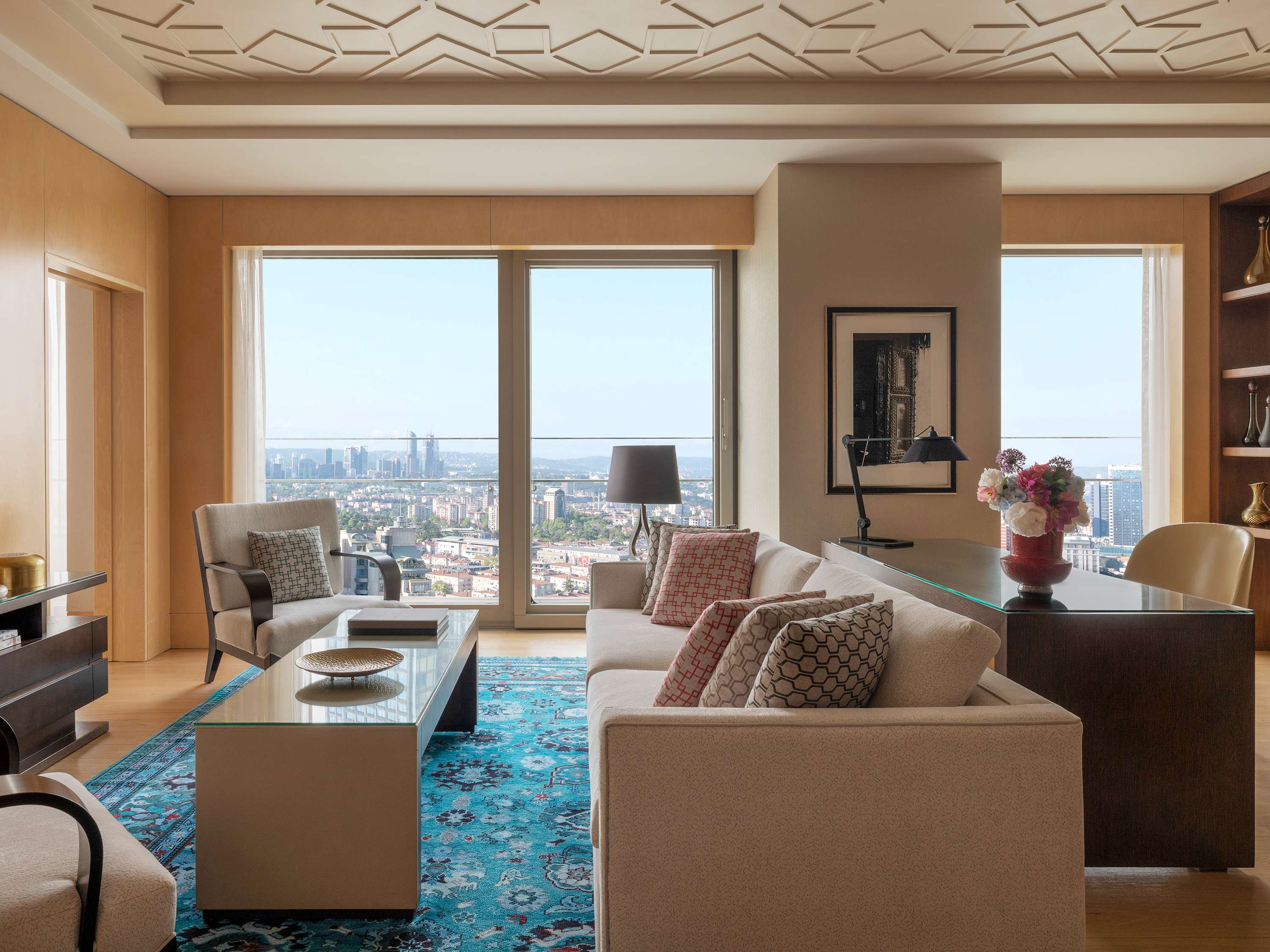 Suite d'une chambre de 183 m² avec vue sur la ville et lit king size — photo 1