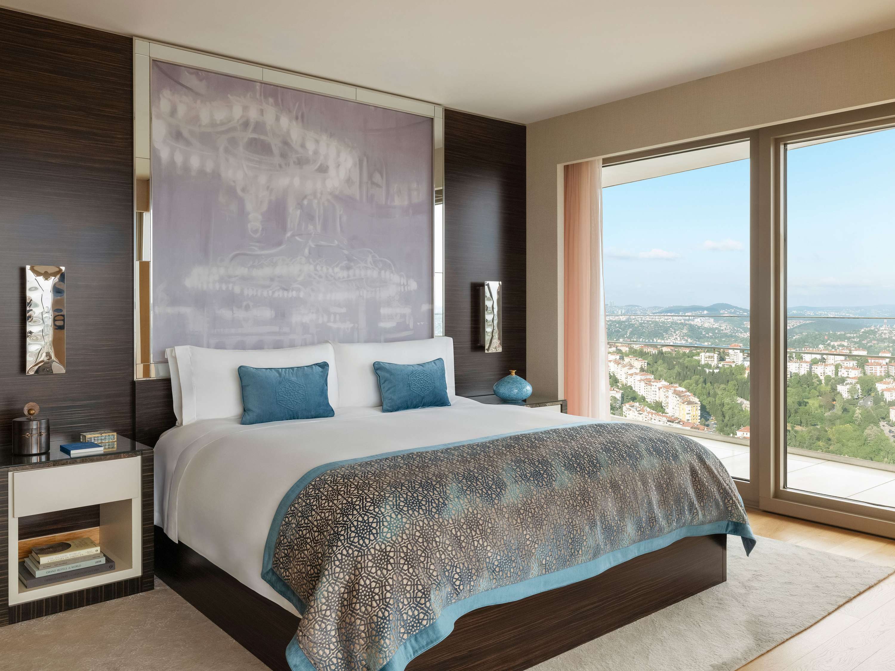 Suite d'une chambre de 183 m² avec vue sur la ville et lit king size — photo 3