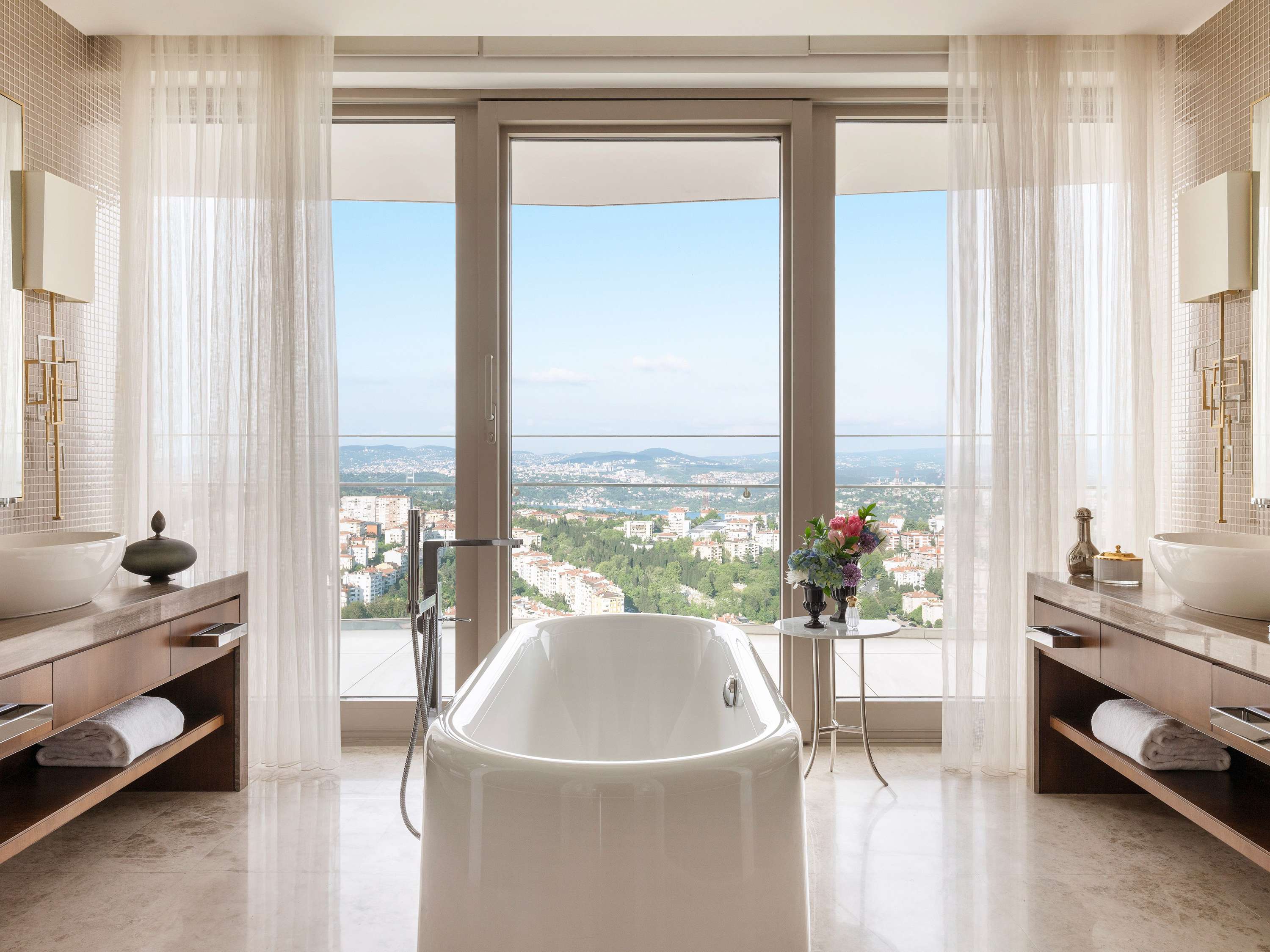 Suite d'une chambre de 183 m² avec vue sur la ville et lit king size — photo 4