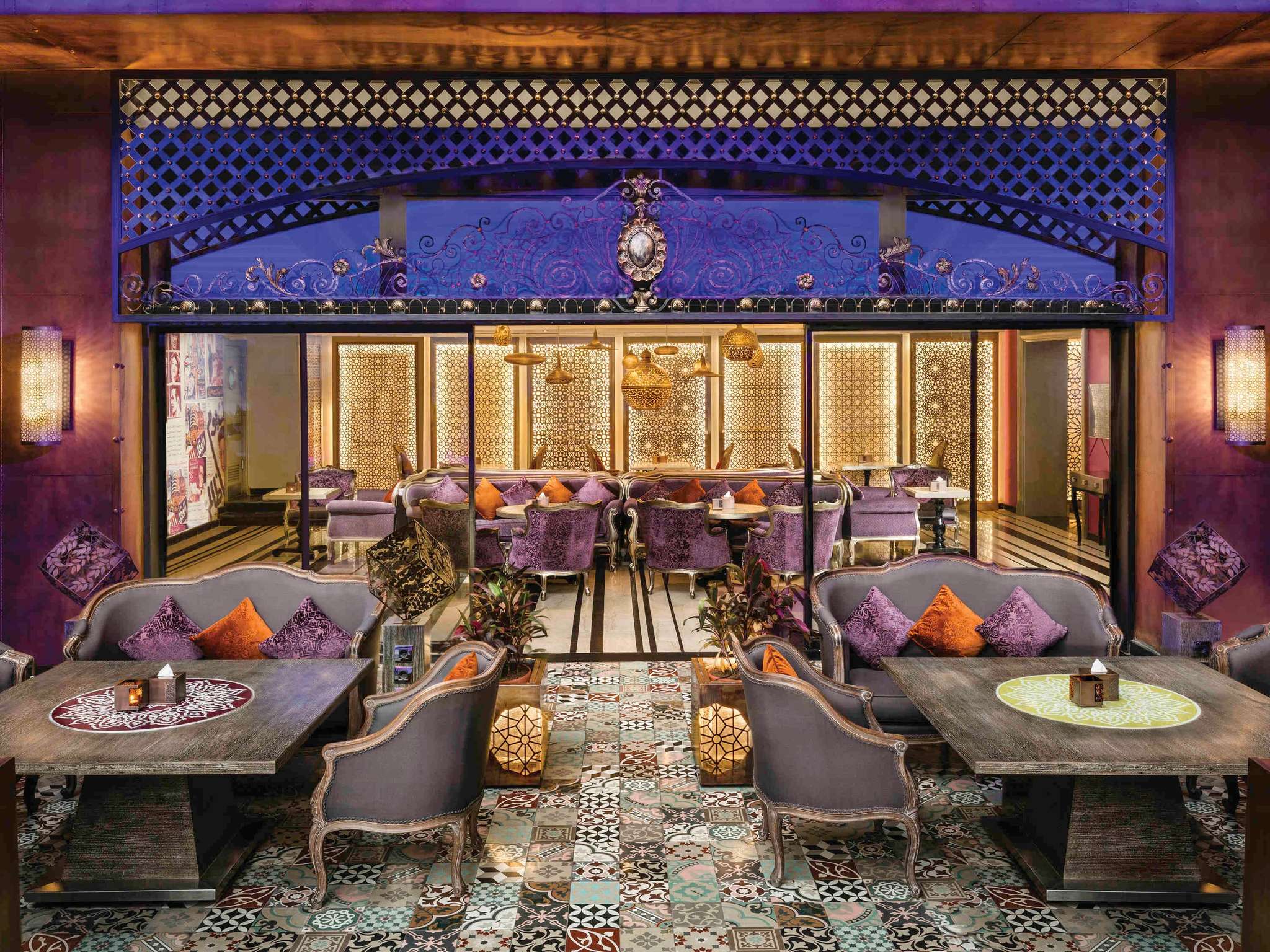 египетский ресторан. рестораны египта. Four seasons nile plaza. рестораны египта. кафе санторини египет.