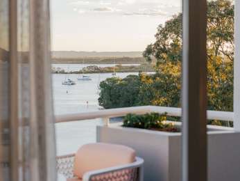 Panoramic River View Deluxe Twin - Elysium Floor