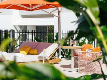Poolside Cabana Junior Suite King