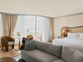 Panoramic River View Junior Suite King