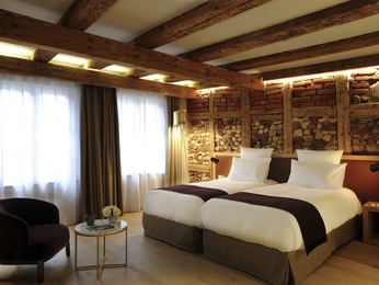 SUITE JUNIOR, 1 king size bed and 2 single beds, photo 1