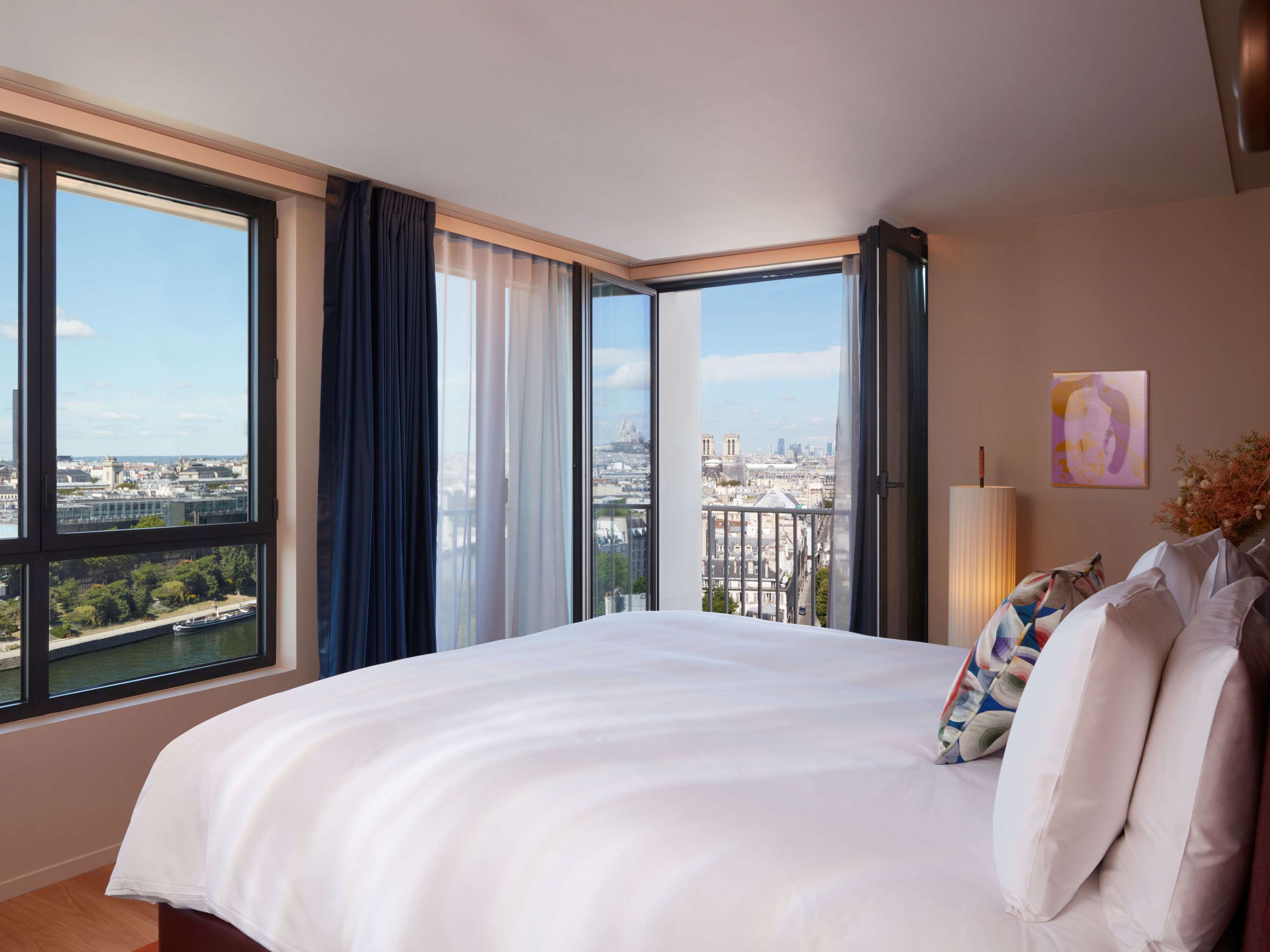 SO PARIS SUITE, 1 King, Suite avec salon séparé, Balcon,  Vues panoramiques sur tout Paris — photo 3