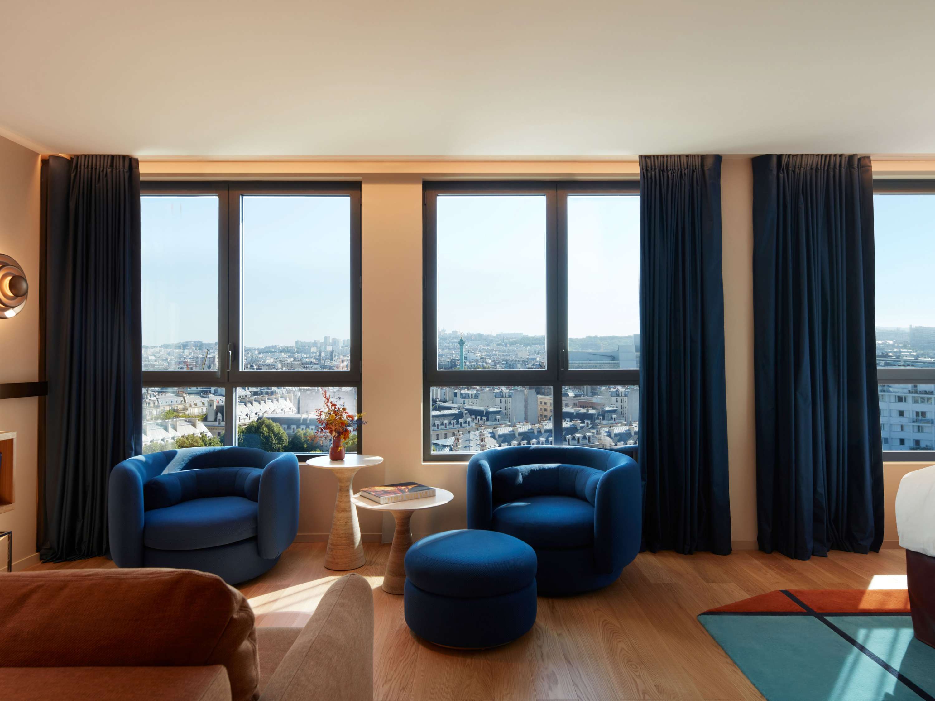 L'ATELIER, 1 King, Suite d'angle avec espace salon, Vue sur les toits de Paris — photo 1
