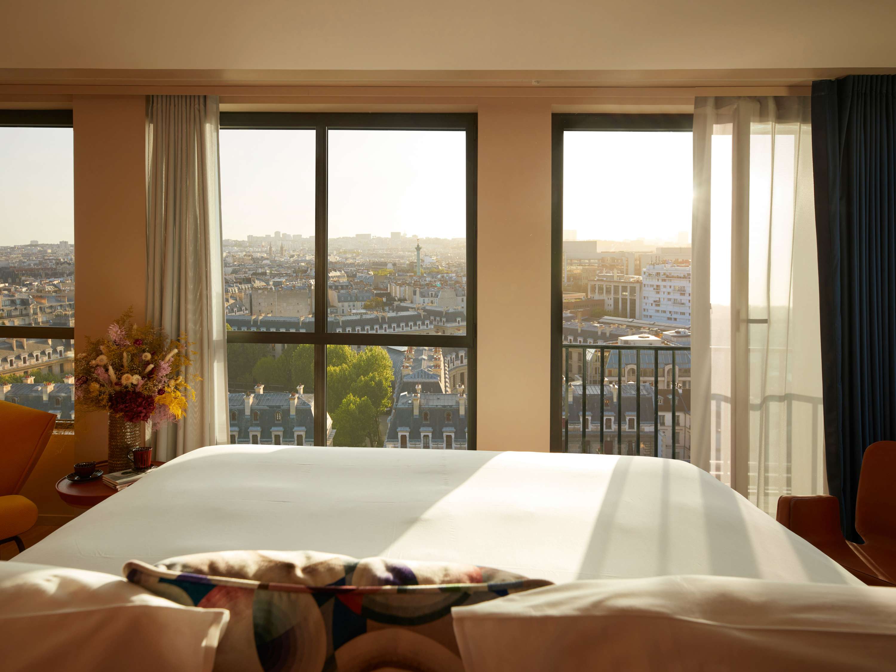 STUDIO BALCONY, 1 King, Junior Suite,  Balcon, Vue sur la Seine et Paris — photo 1