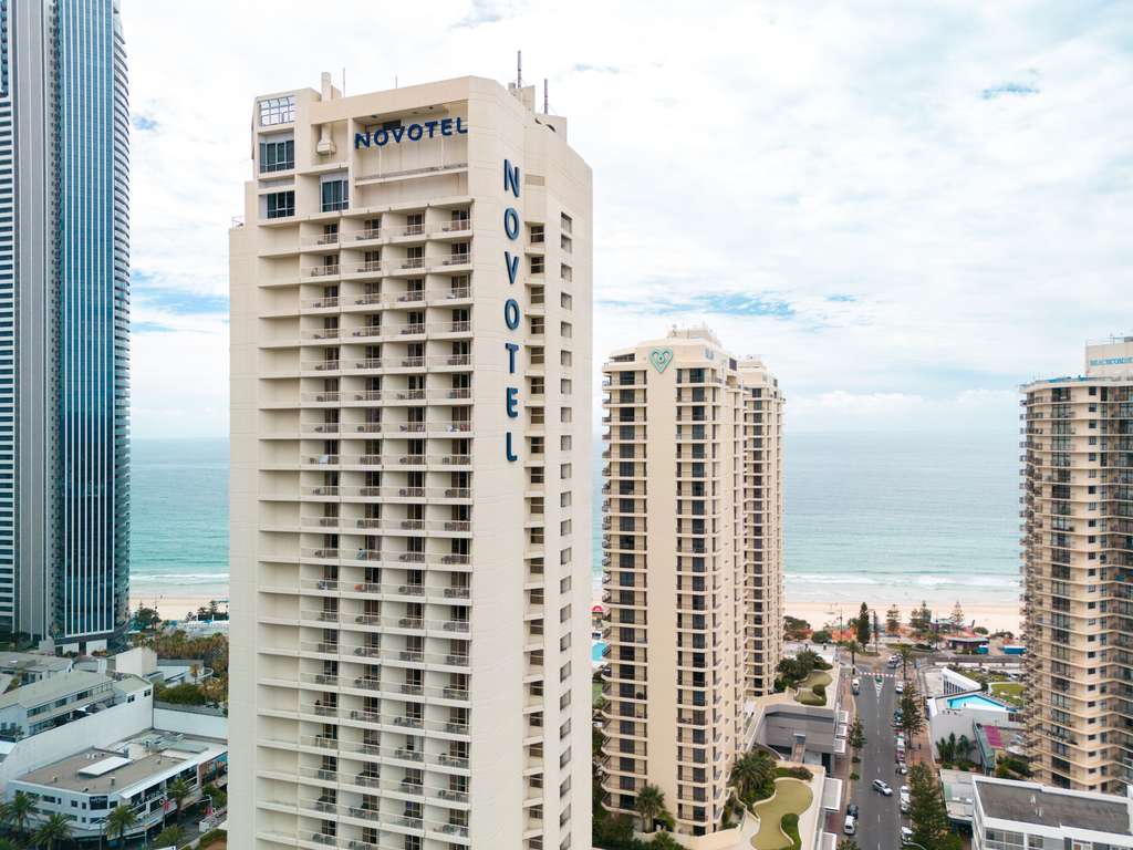 Novotel Surfers Paradise - Image 1