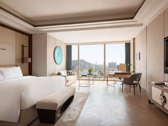 Deluxe King Bed City View, photo 1