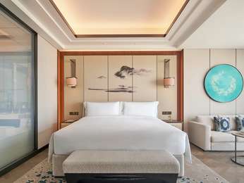 Deluxe King Bed City View, photo 3