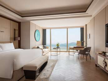 Deluxe King Bed Sea View