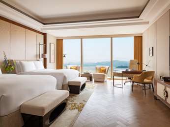 Deluxe Twin Beds Sea View