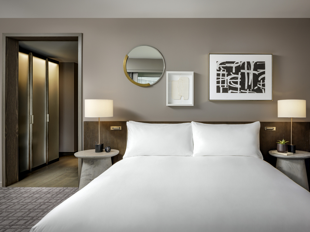 Fairmont Gold Signature, Suite Corner 1 Br, King - 90 m, étages 10-11, accès au salon — photo 2
