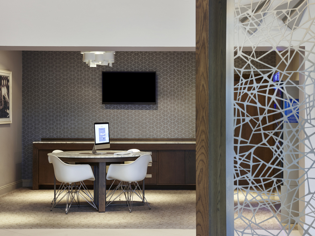 Novotel London Stansted Airport - Image 2