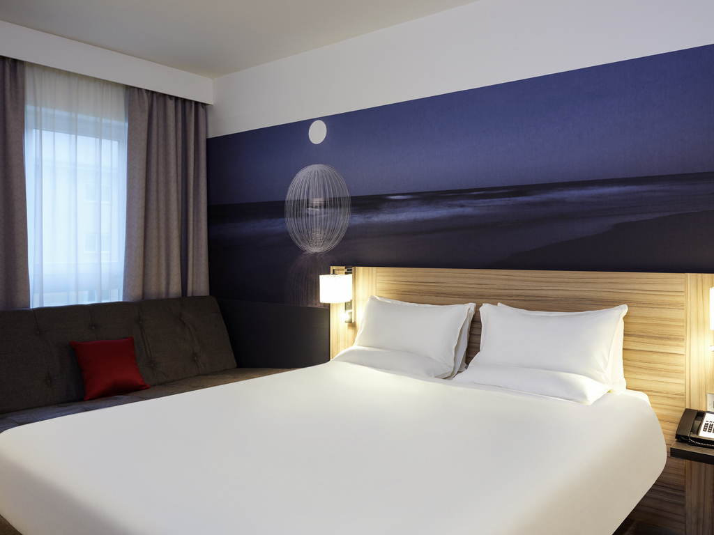 Novotel London Stansted Airport - Image 3