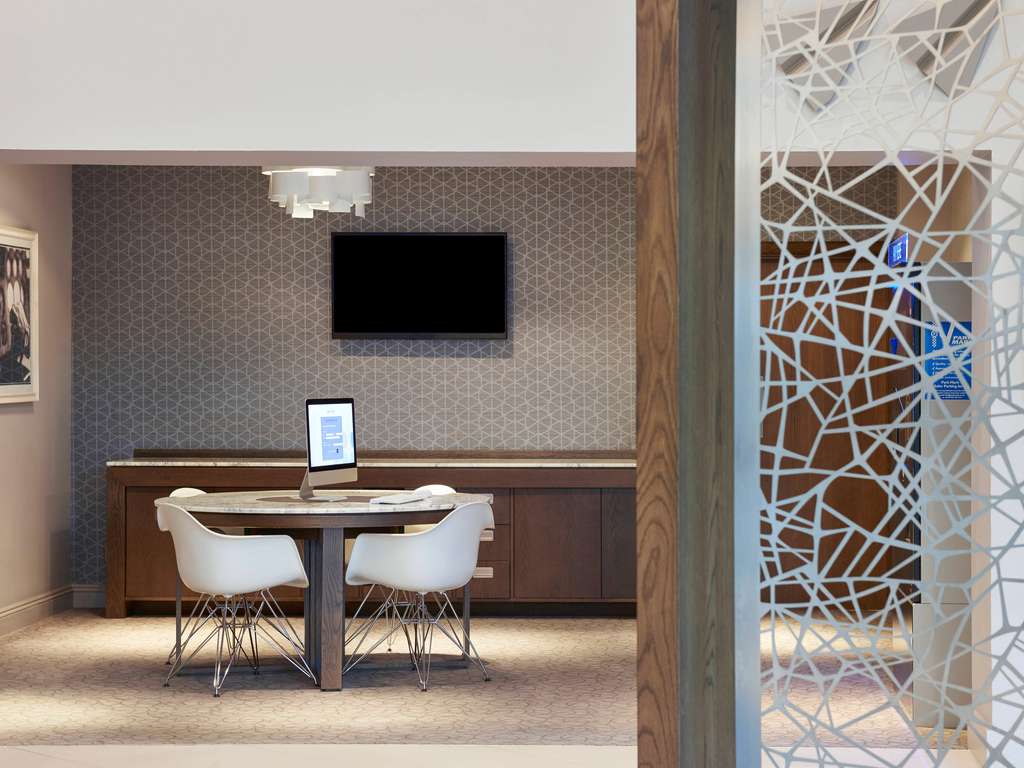 Novotel London Stansted Airport - Image 3