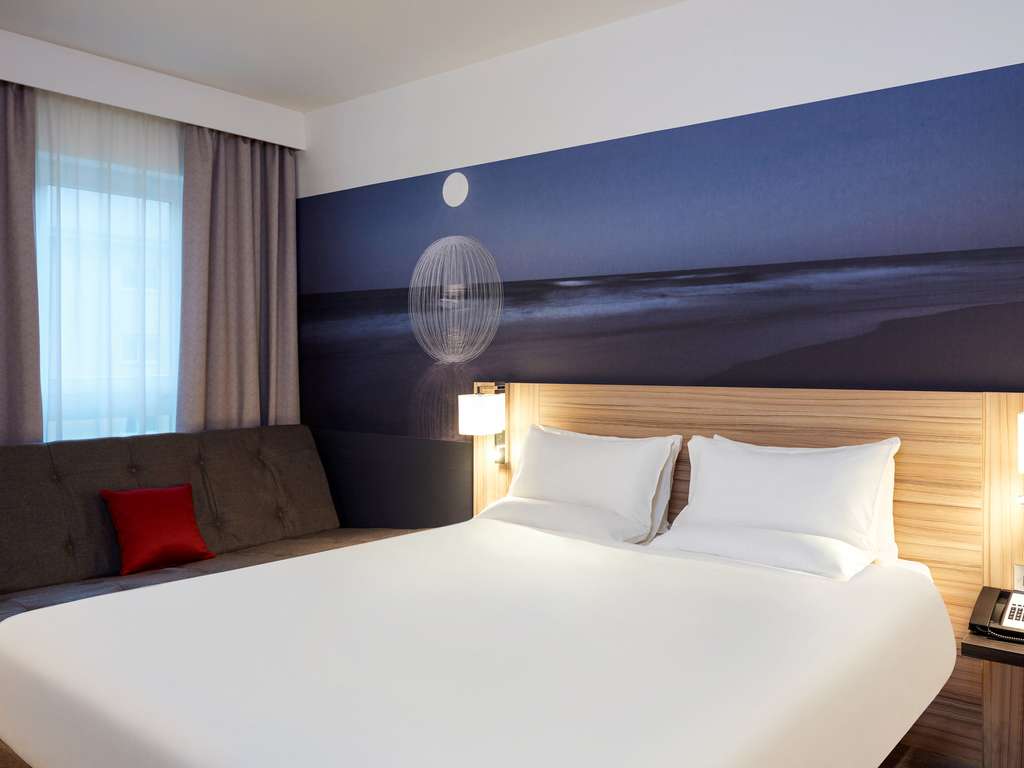 Novotel London Stansted Airport - Image 4