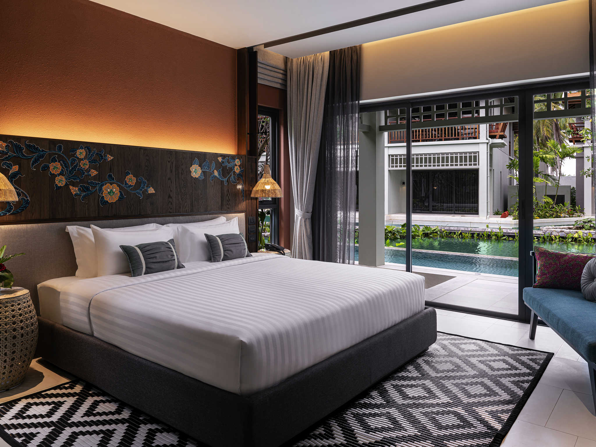 "All Seasons Bangkok Siam"