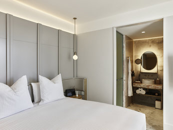 Classic Room with 1 King Size Bed