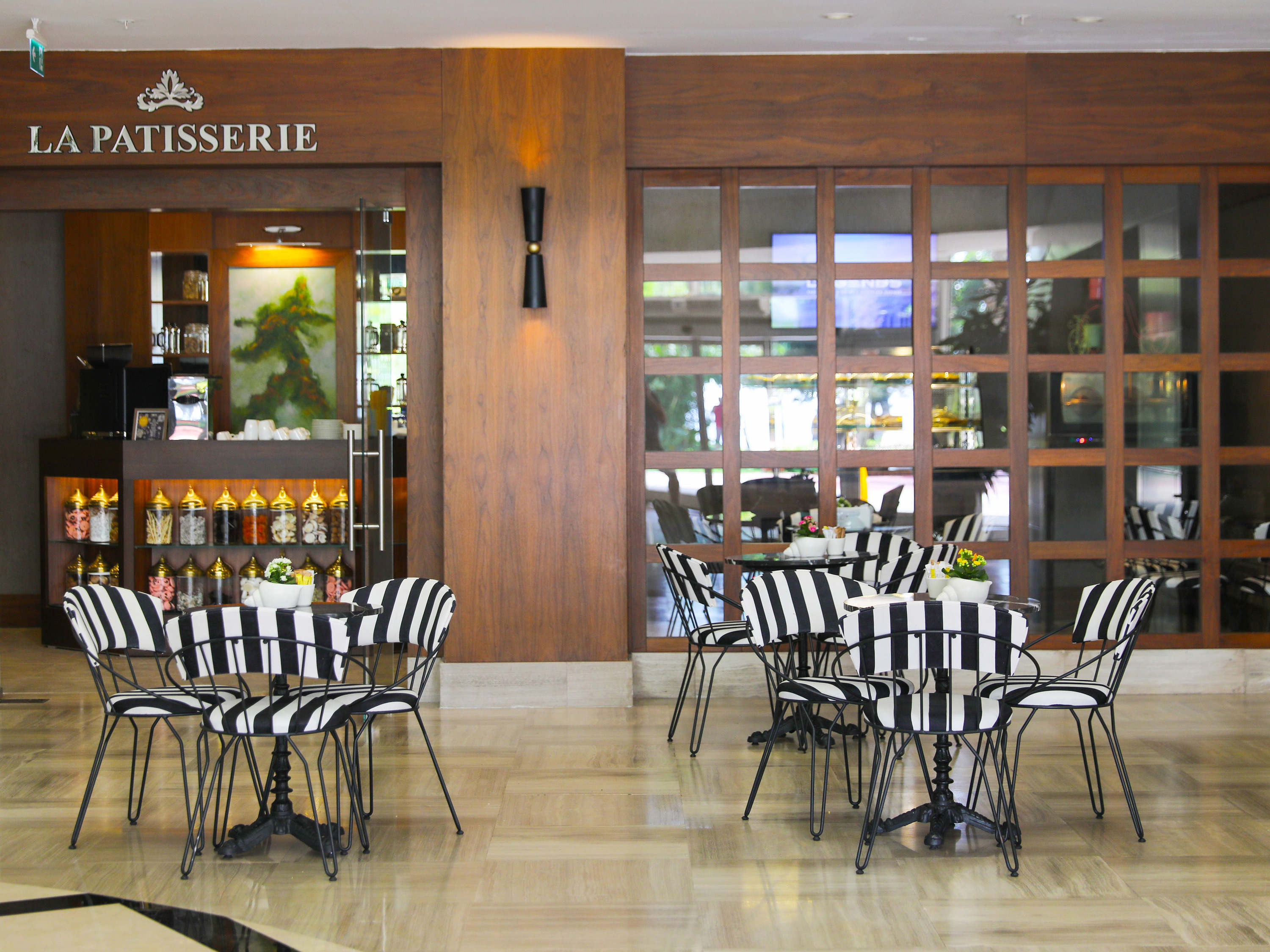 LA PATISSERIE