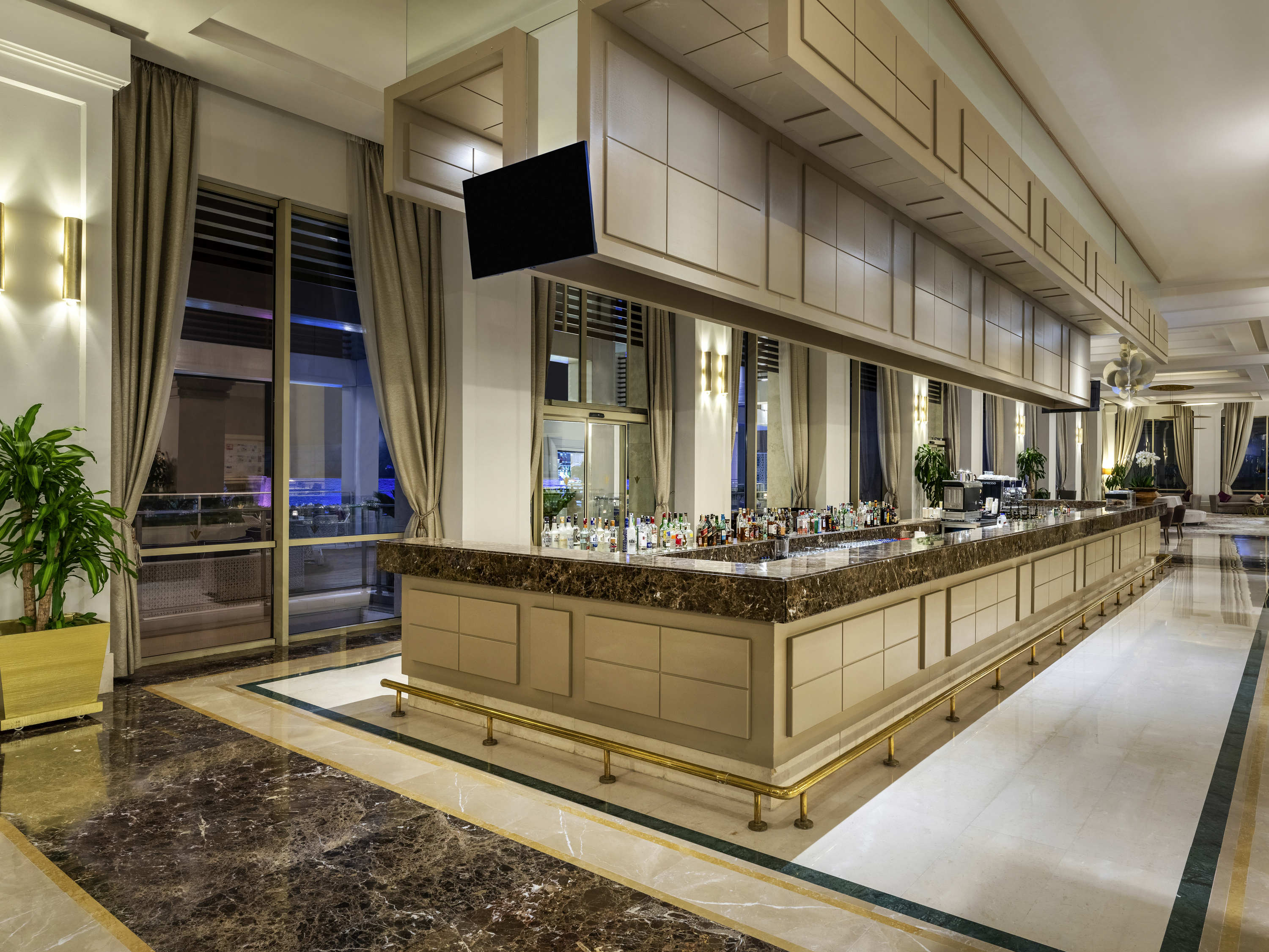 LOBBY BAR