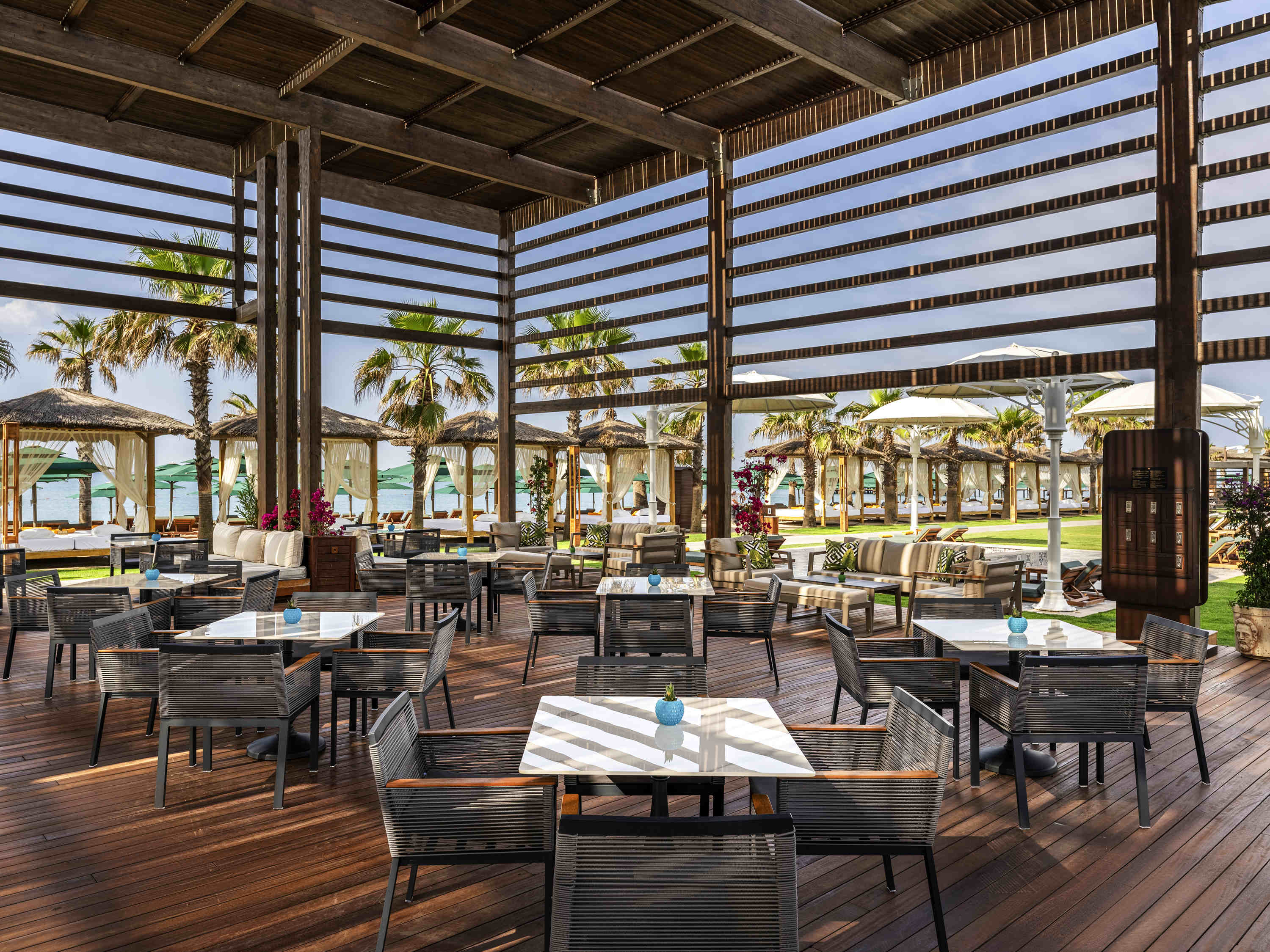 BEACH BAR