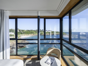 SUPERIOR ROOM, 1 Queen-size bed, corner room facing the sea