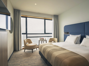 SUPERIOR ROOM, 1 queen size bed, facing the sea