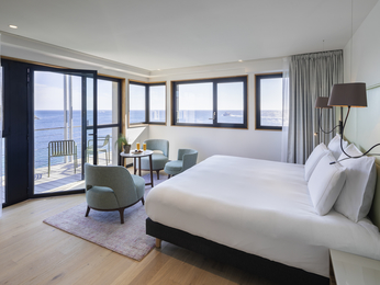 SUITE, 2 bedrooms with king bed or 2 single beds, sea front with terrace