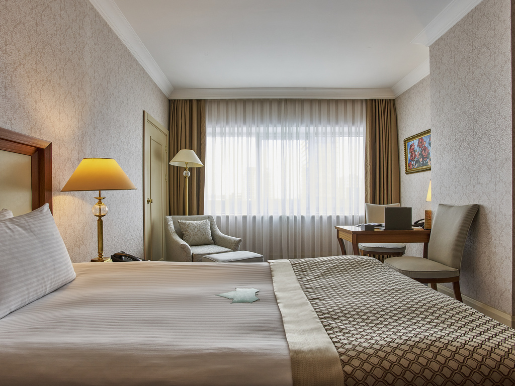 Номер Deluxe с большой двуспальной кроватью