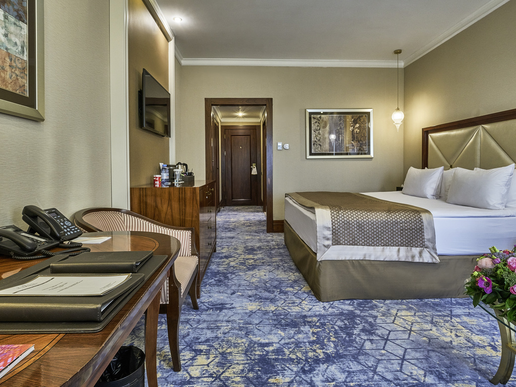 Номер Premium с большой двуспальной кроватью