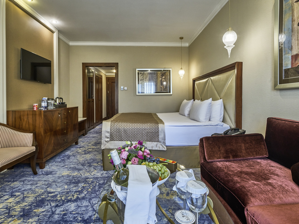 Номер Premium с большой двуспальной кроватью